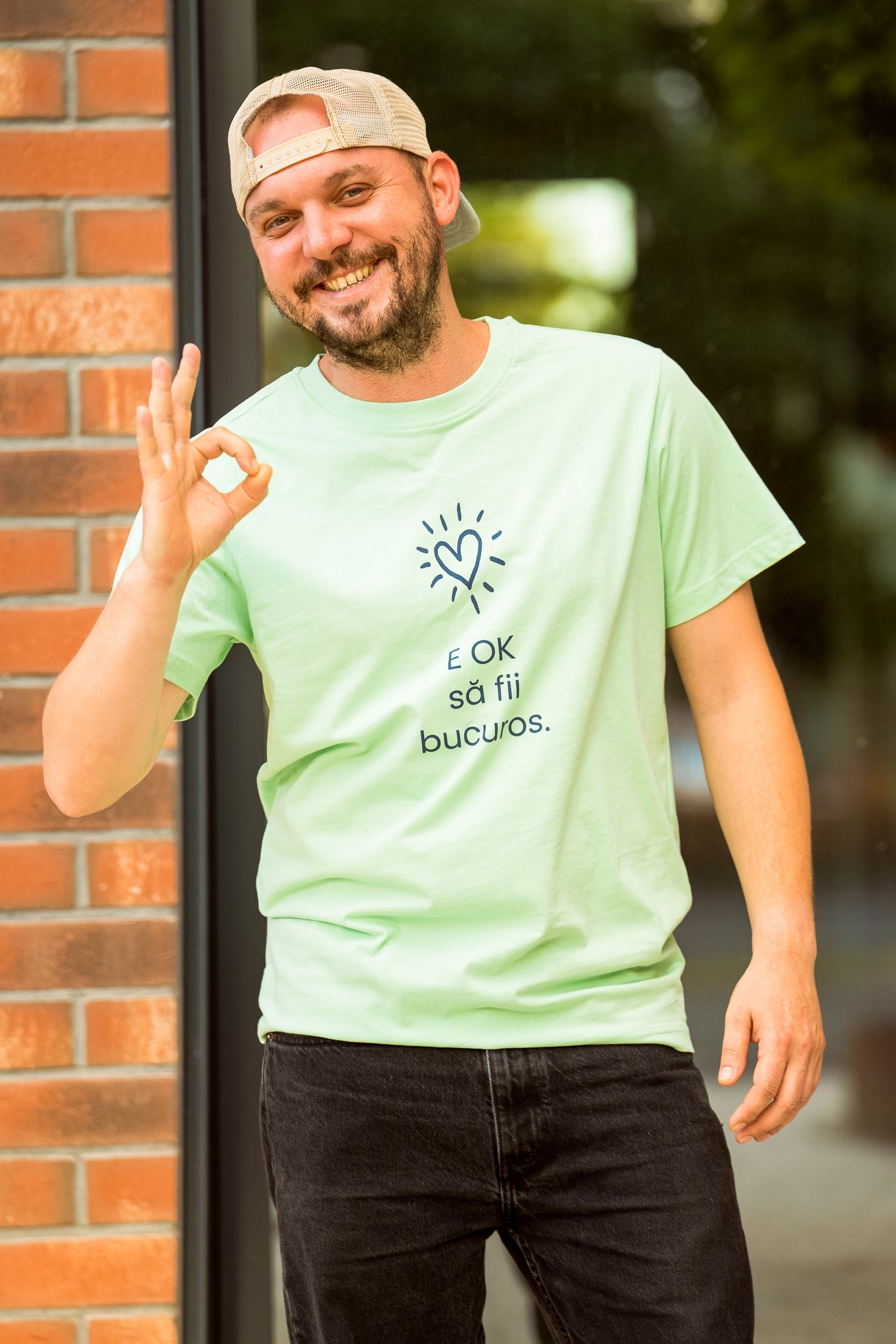 E OK să fii bucuros - tricou S din bumbac 100% - colecția FIRESC Tricou unisex - slow fashion România