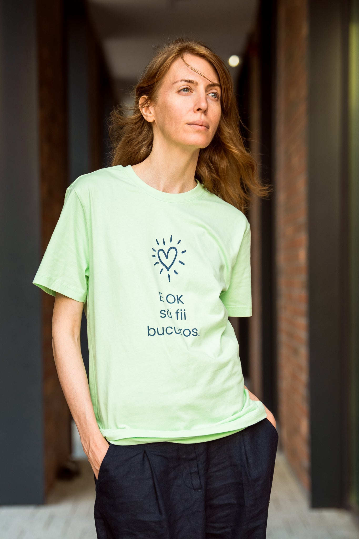 E OK să fii bucuros - tricou S din bumbac 100% - colecția FIRESC Tricou unisex - slow fashion România