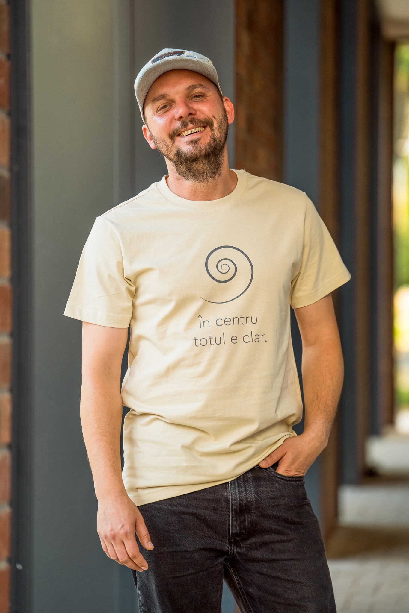 În centru totul e clar - tricou S din bumbac 100% - colecția FIRESC Tricou unisex - slow fashion România