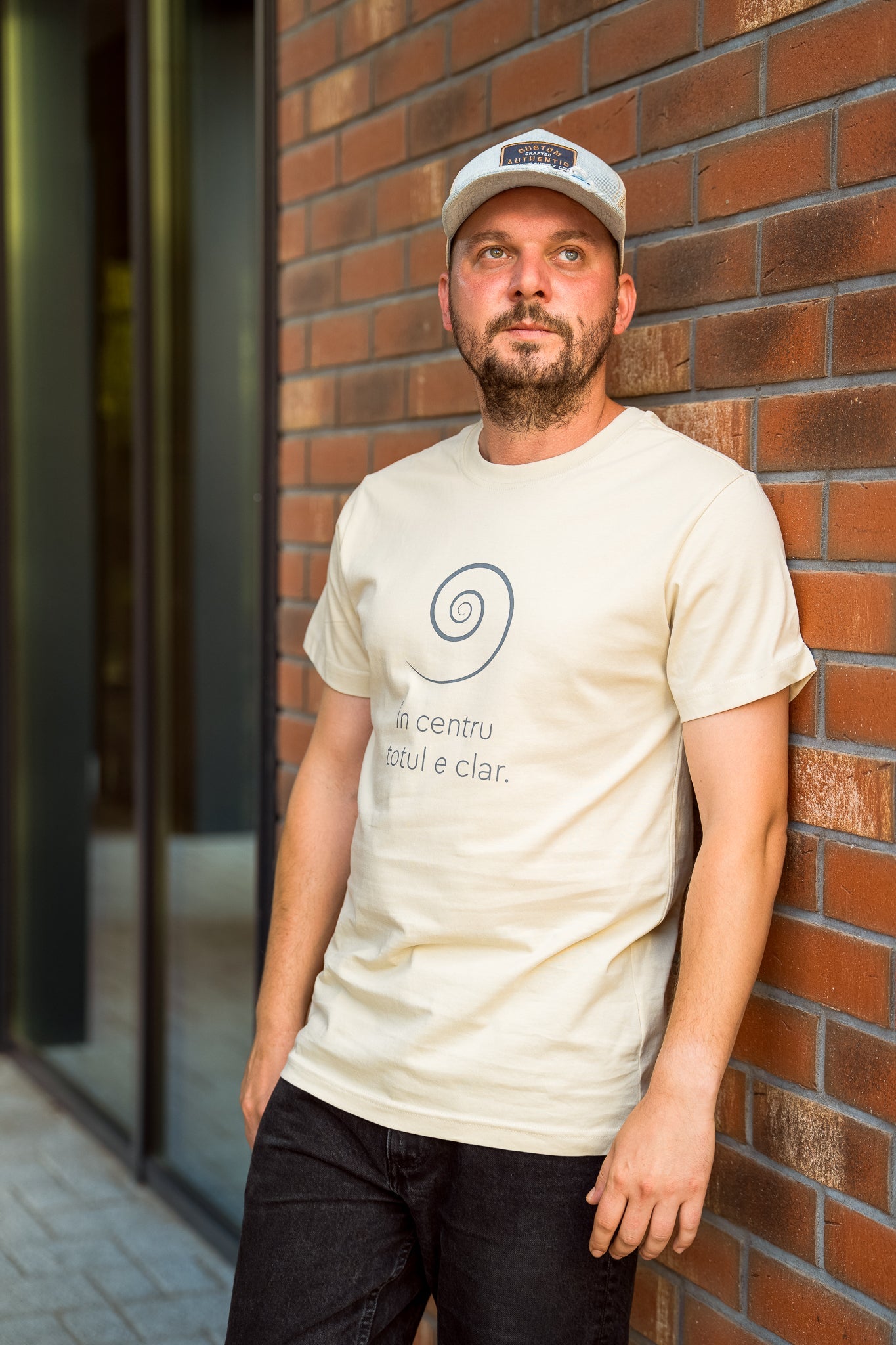 În centru totul e clar - tricou S din bumbac 100% - colecția FIRESC Tricou unisex - slow fashion România