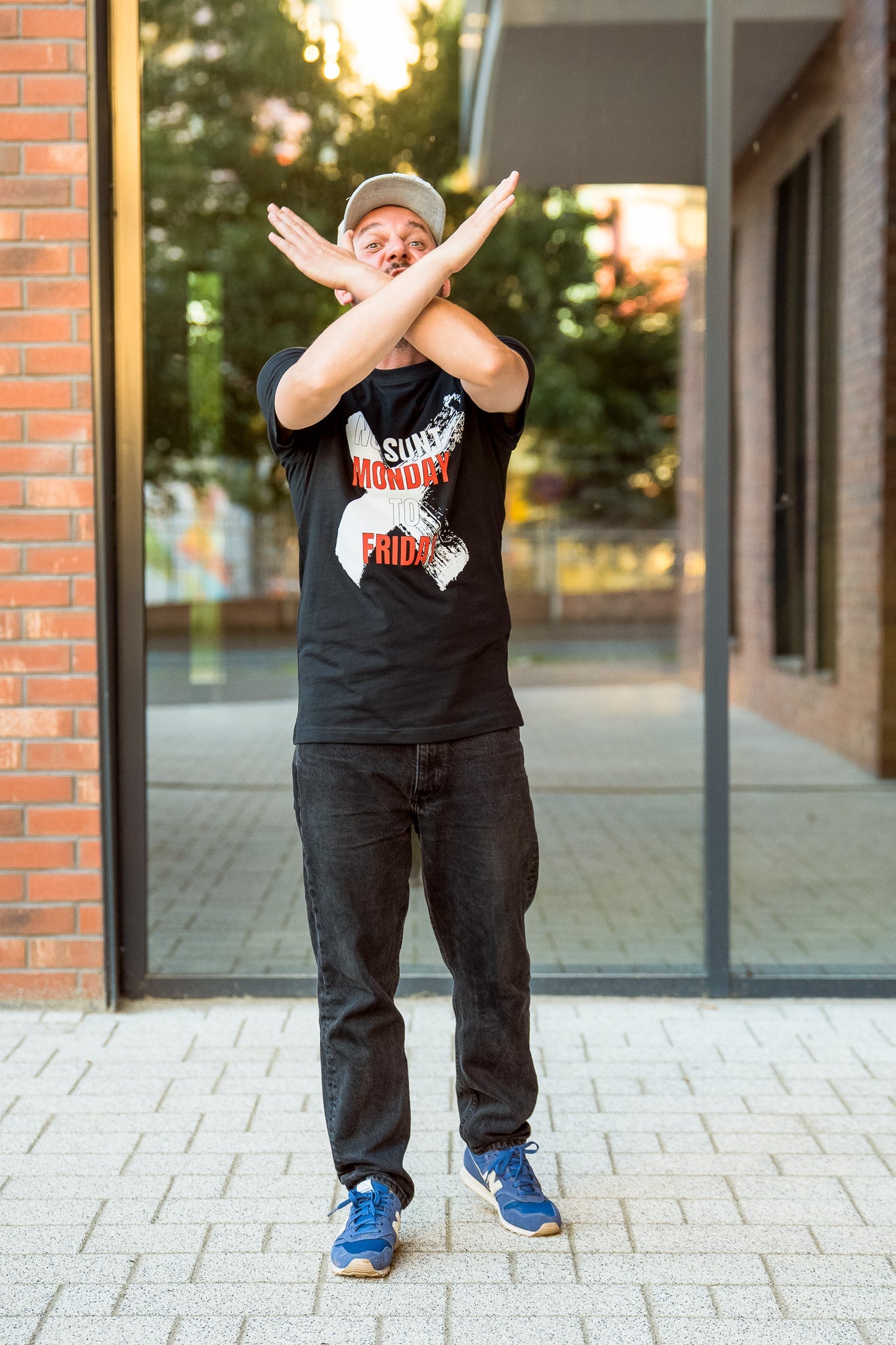 NU SUNT MONDAY TO FRIDAY - tricou M din bumbac 100% - colecția FIRESC Tricou unisex - slow fashion România