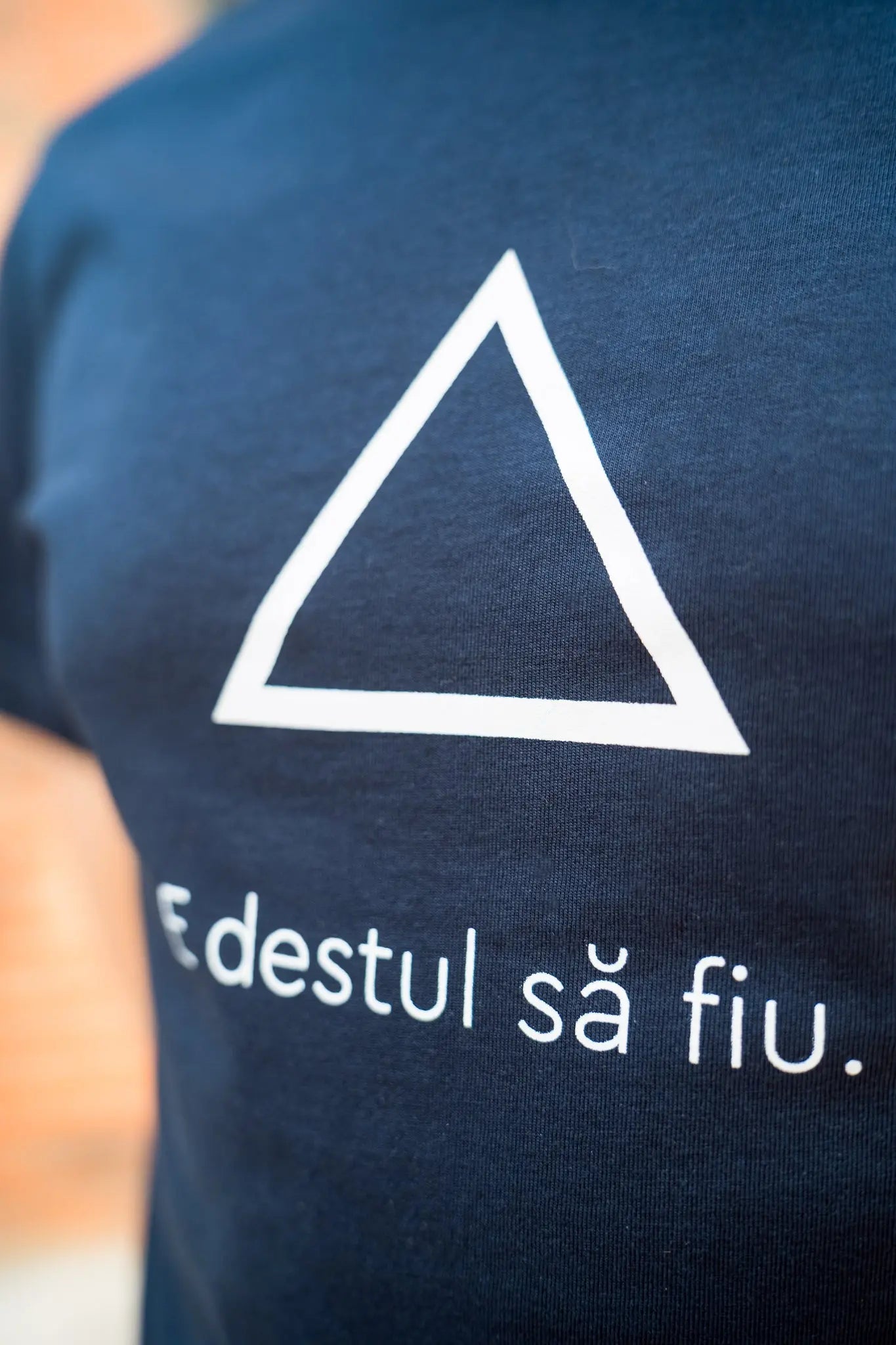 E destul să fiu - tricou S din bumbac 100% - colecția FIRESC Tricou unisex - slow fashion România